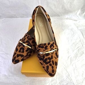 Leopard slip on loafer shoes Womens sz 8.5 bling accent soft cushion foam NIB